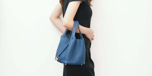 Hermès Picotin Lock bucket bag in blue Clemence leather, front view