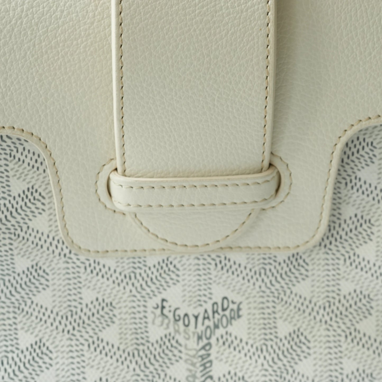 Detail view of beech wood handle and Goyardine chevron monogram pattern