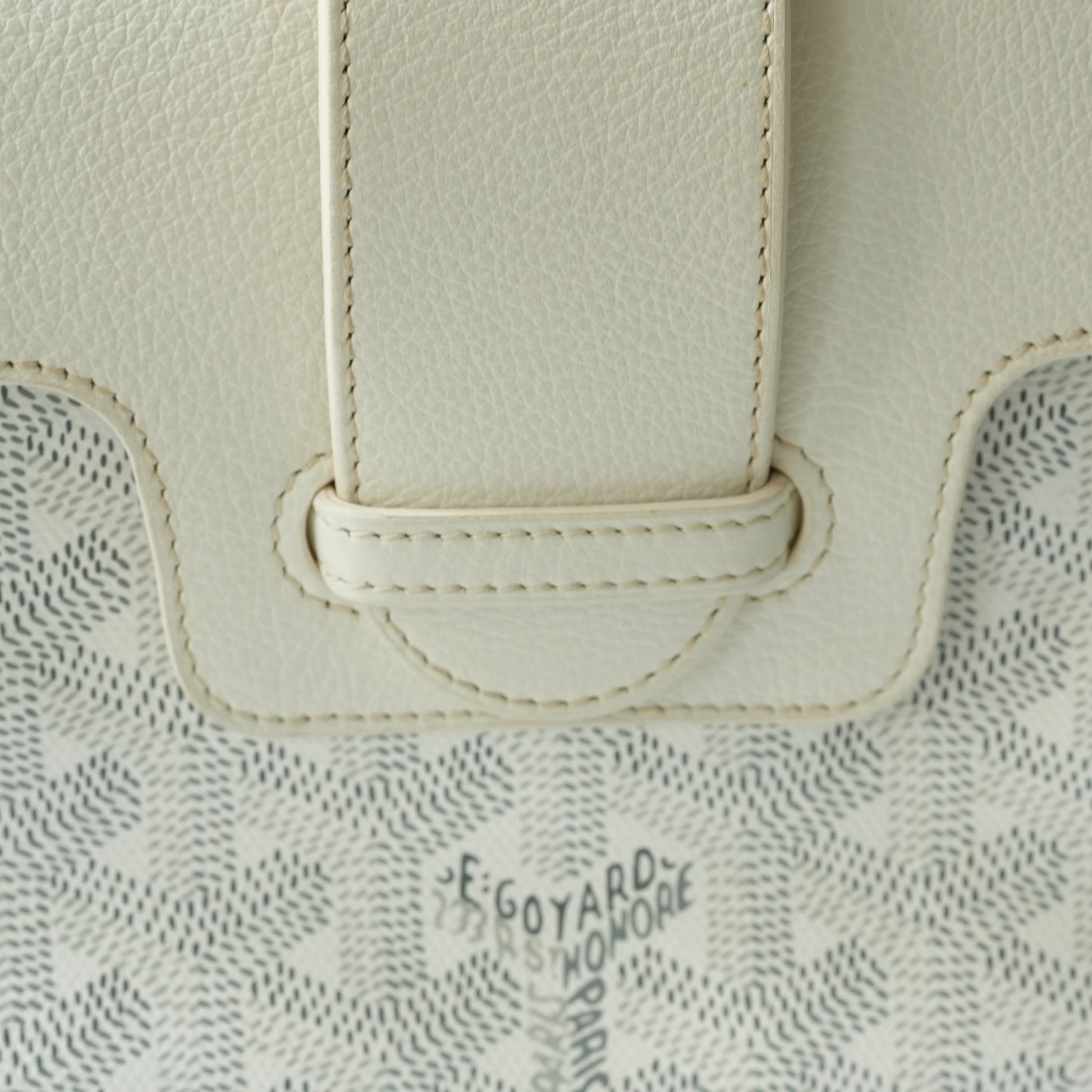 Detail view of beech wood handle and Goyardine chevron monogram pattern