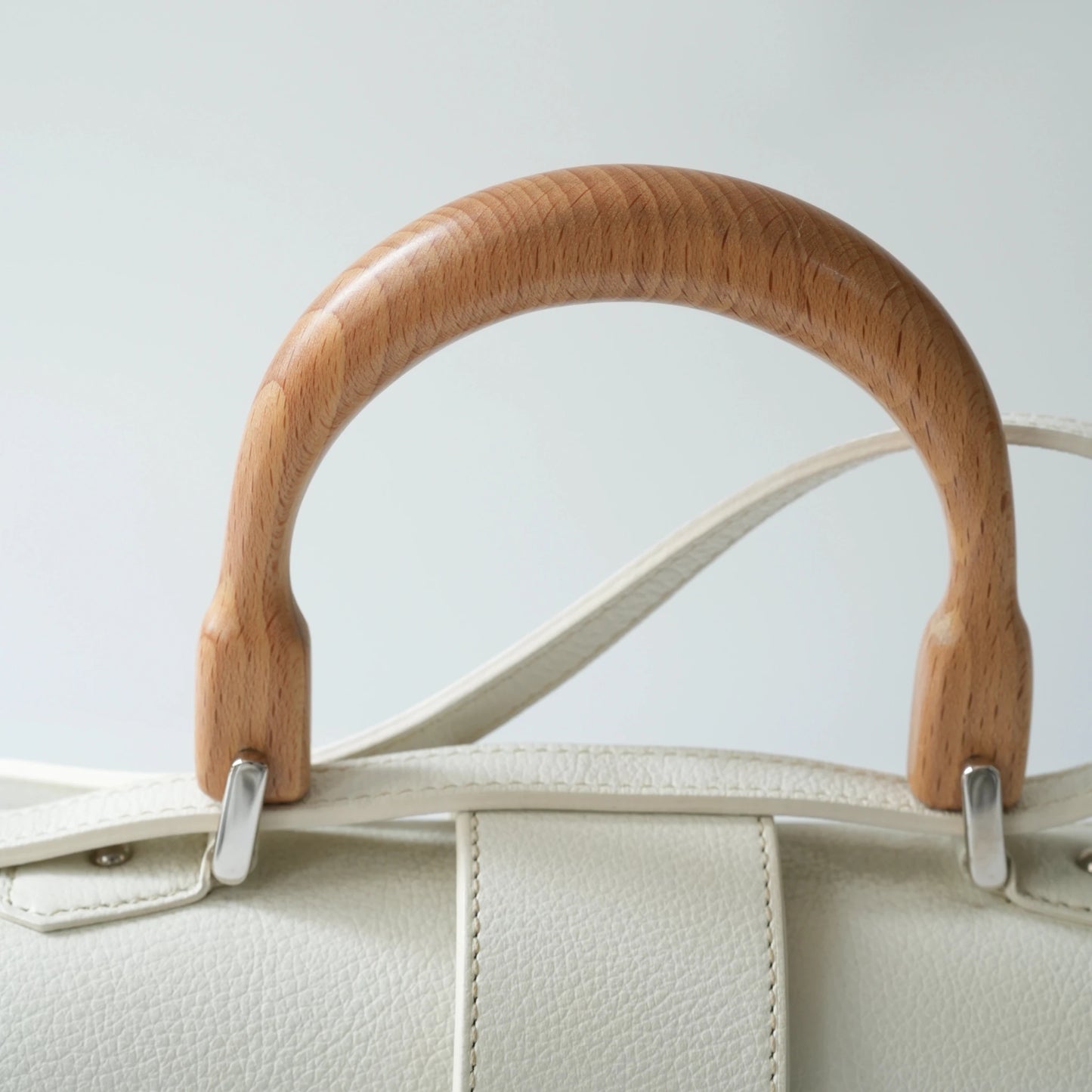 Detail view of beech wood handle and Goyardine chevron monogram pattern