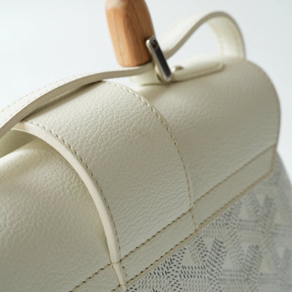 Detail view of beech wood handle and Goyardine chevron monogram pattern